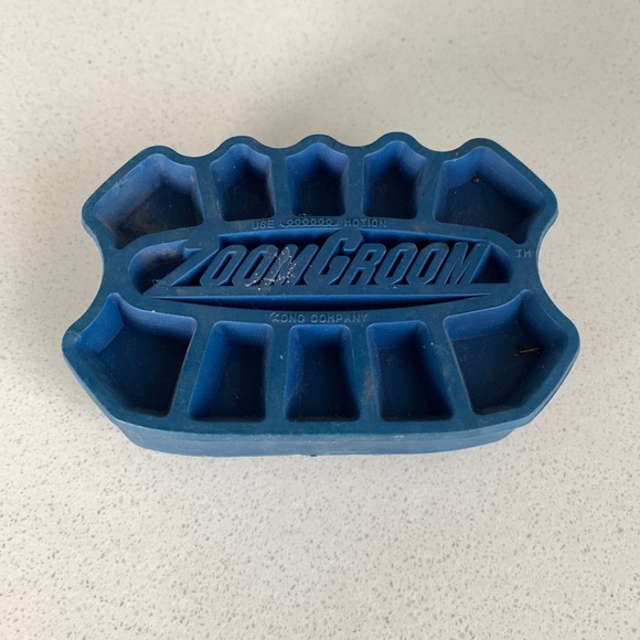 [Free If You Bundle $15+] Kong Nubby Zoom Groom ZoomGroom + Plastic Curry Brush - Picture 6 of 11